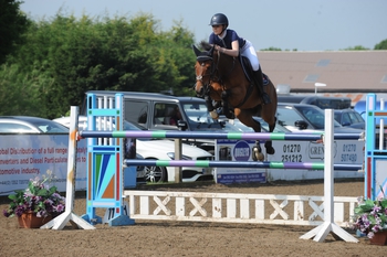 Chloe Templeton jumps to the top in the Blue Chip Pony Newcomers Second Round at Northcote Stud
